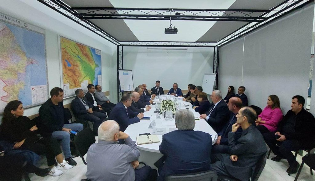 Quru və qəzalı vəziyyətdə olan ağaclarla bağlı ictimai dinləmə keçirilib - FOTO