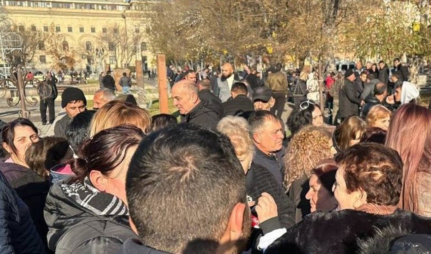 İrəvanda balıqçılar aksiya keçirir