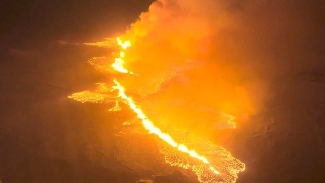 Bu ölkədə fövqəladə vəziyyət ELAN EDİLDİ - 24 saatda 1000 ZƏLZƏLƏ OLDU DƏHŞƏTLİ VULKAN PUSKÜRDÜ/FOTO