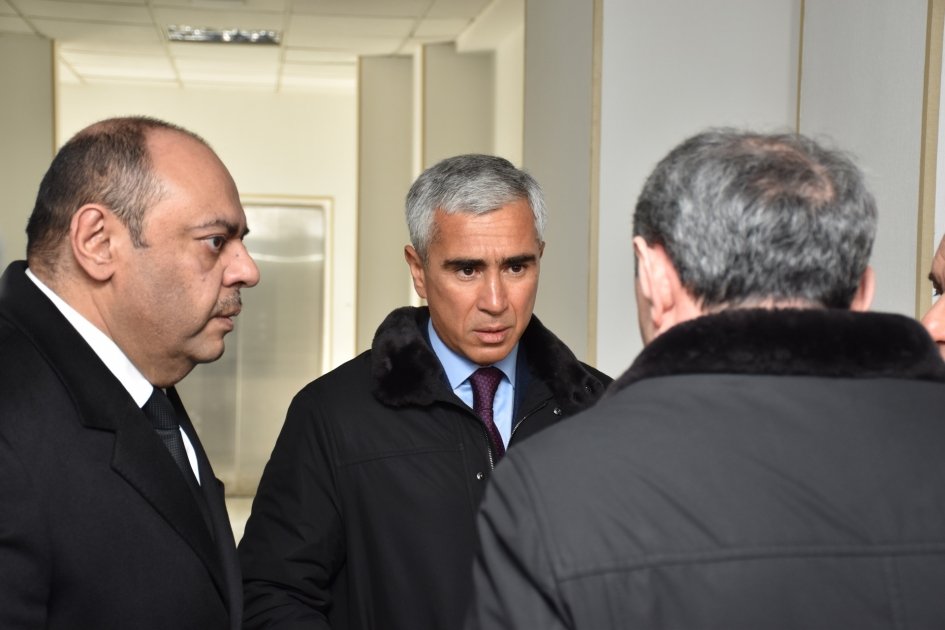 Prezidentin köməkçisi Anar Ələkbərov Respublika Perinatal Mərkəzində hadisə yerinə və yanğın zamanı tüstüdən zəhərlənənlərə baş çəkib