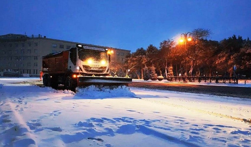 BŞİH-in kommunal strukturları qar səbəbi ilə gecə gücləndirilmiş iş rejimində çalışıblar