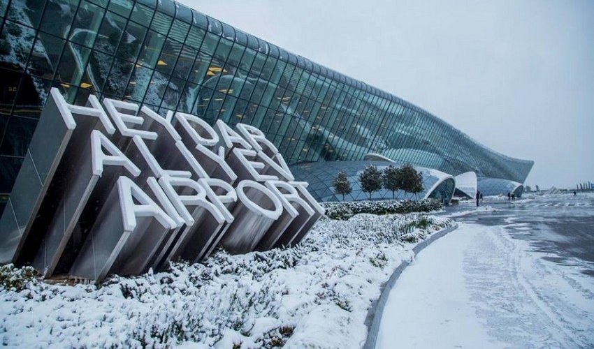 Heydər Əliyev Beynəlxalq Aeroportu qarlı,şaxtalıhava iləəlaqədar ştat rejimdə çalışır