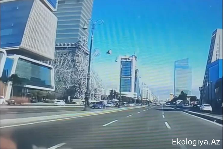 Bakıda işıq lampası qopub yola düşüb