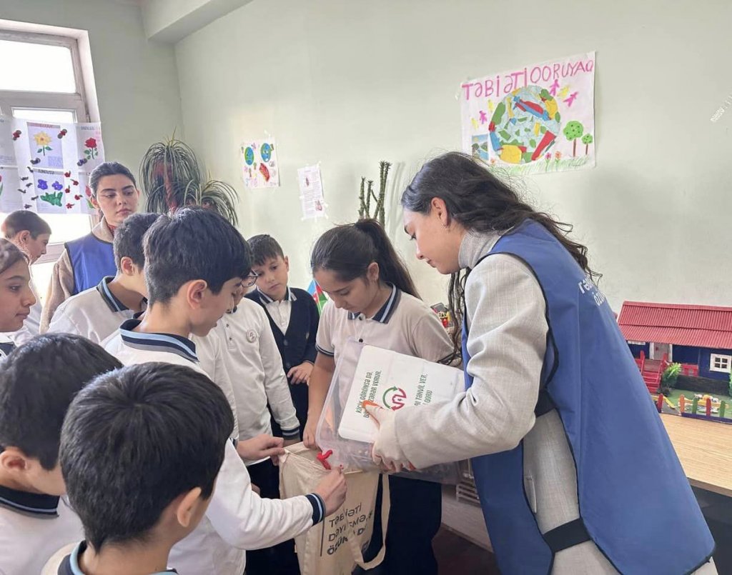 “Batareyaları təhvil ver, təbiəti qoru” layihəsinə məktəblilər də öz töhfəsini verir- FOTO