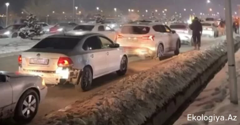 Dəhşətli zəlzələ böyük qorxu yaşatdı, insanlar küçələr AXIŞDI - Yüzlərlə sakin təşviş içində şəhəri tərk edib/FOTOl