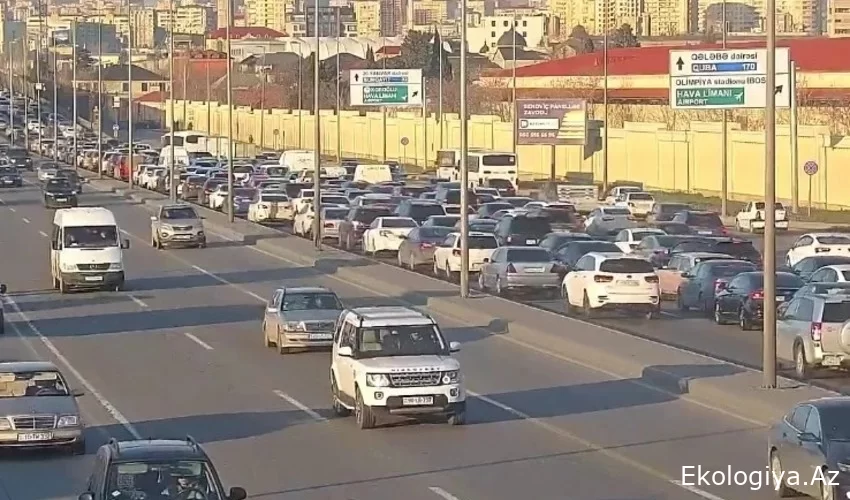 Bakının bir sıra yollarında tıxac yaranıb
