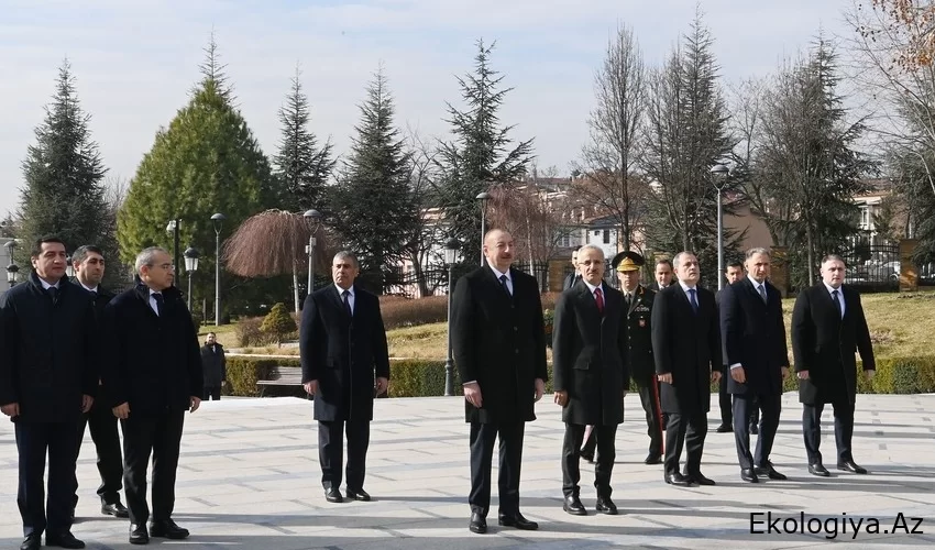Prezident Ankarada Ulu Öndər Heydər Əliyevin abidəsini ziyarət edib