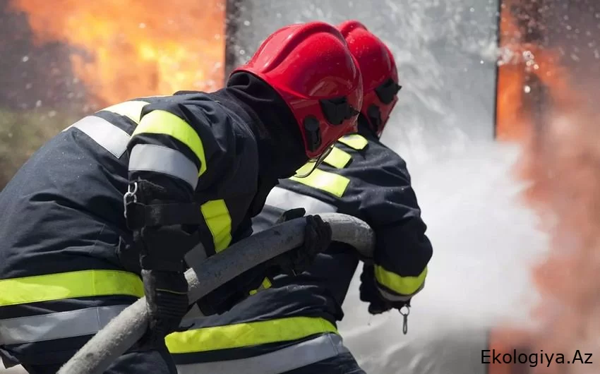 Bakıda yaşayış binasında yanğın olub, 8 nəfər təxliyə edilib