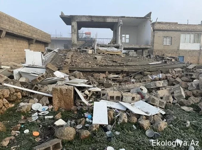 İki mərtəbəli bina çökdü: ölən və yaralananlar var (FOTO)