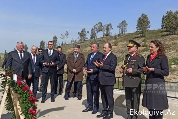 Abşeronda “Türk şəhidliyi” abidəsi ziyarət olunub - FOTO