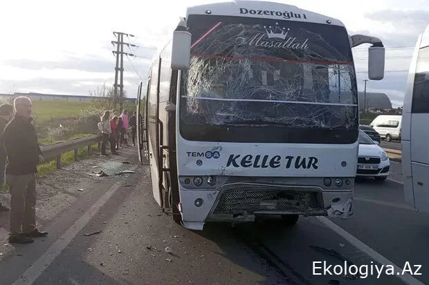 Dəhşətli qəza, avtobuslar toqquşdu: Çox sayda hərbçi yaralandı