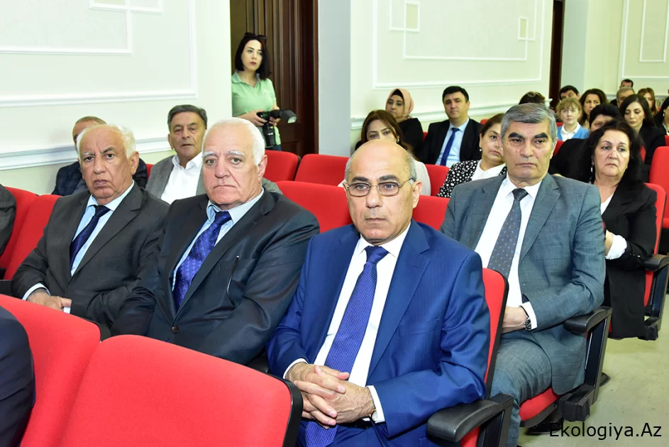 AMEA-da “Yaşıl dünya naminə həmrəylik ili” və COP29 tədbirlərindən irəli gələn elmi məsələlər müzakirə olunub