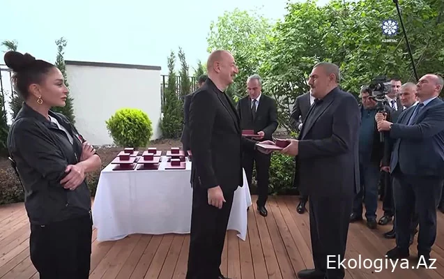Prezidentlə xanımı xocalılılarla...- Video