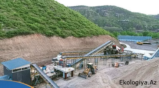 Dövlət Mineral Xammal Ehtiyatlarından İstifadə Agentliyi faydalı qazıntı yataqlarına baxış keçirilib - FOTO