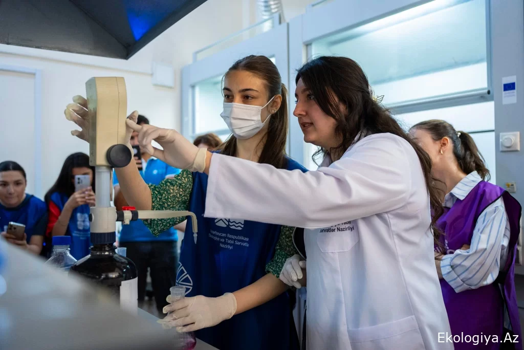 “Yaşıl düşüncə maarifləndirmə proqramı” çərçivəsində könüllülərə praktiki təlim keçirilib - FOTO