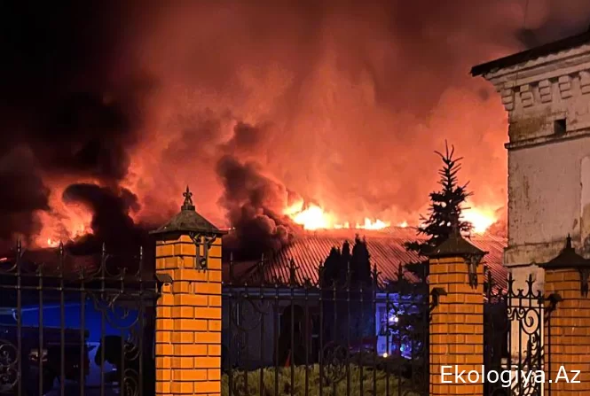Zavodda şiddətli yanğın