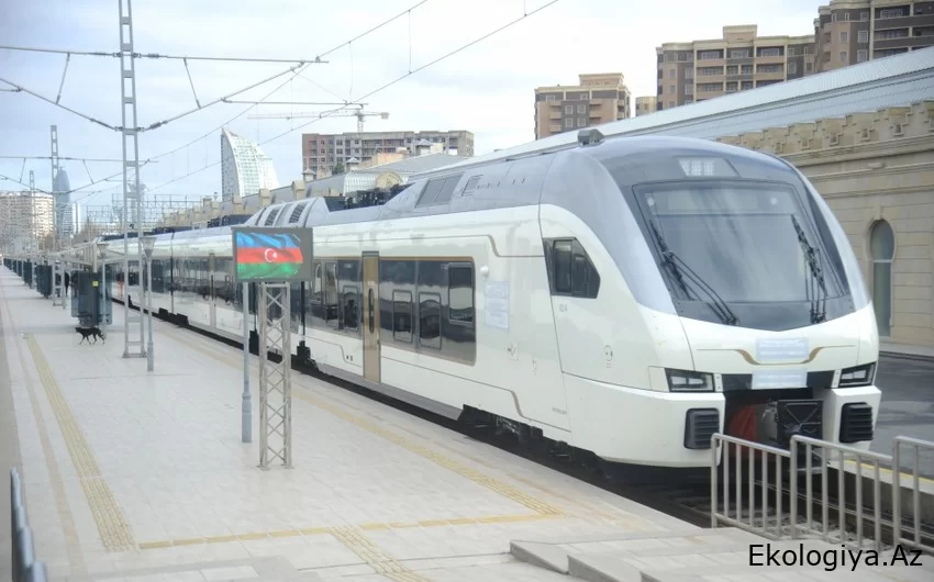 Bakıya yeni elektrik qatarı gətirilib