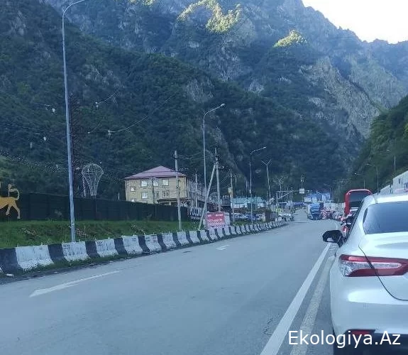 Ermənistan-Gürcüstan yolu yenidən BAĞLANDI - 850-yə yaxın erməni...