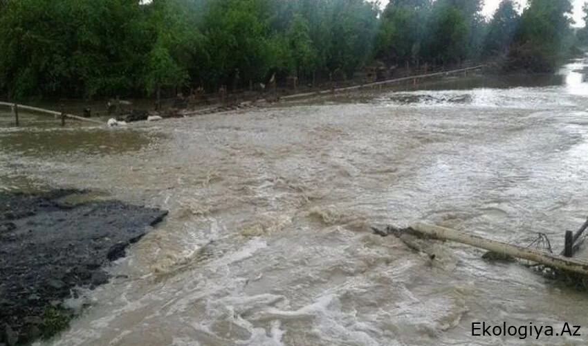 Gəncə-Bakı yolunu sel basdı - yol bağlanıb - FOTOLAR