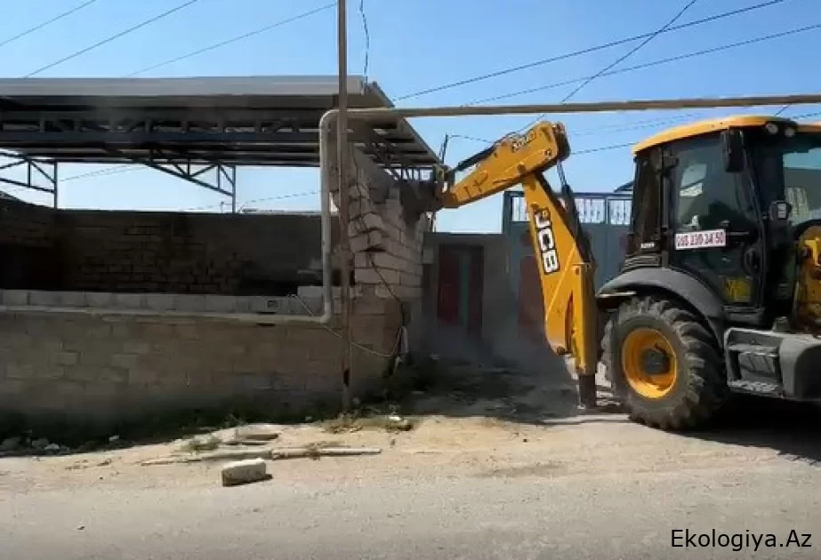 Masazırda yüksəkgərginlikli elektrik xəttinin altında aparılan qanunsuz tikinti sökülüb