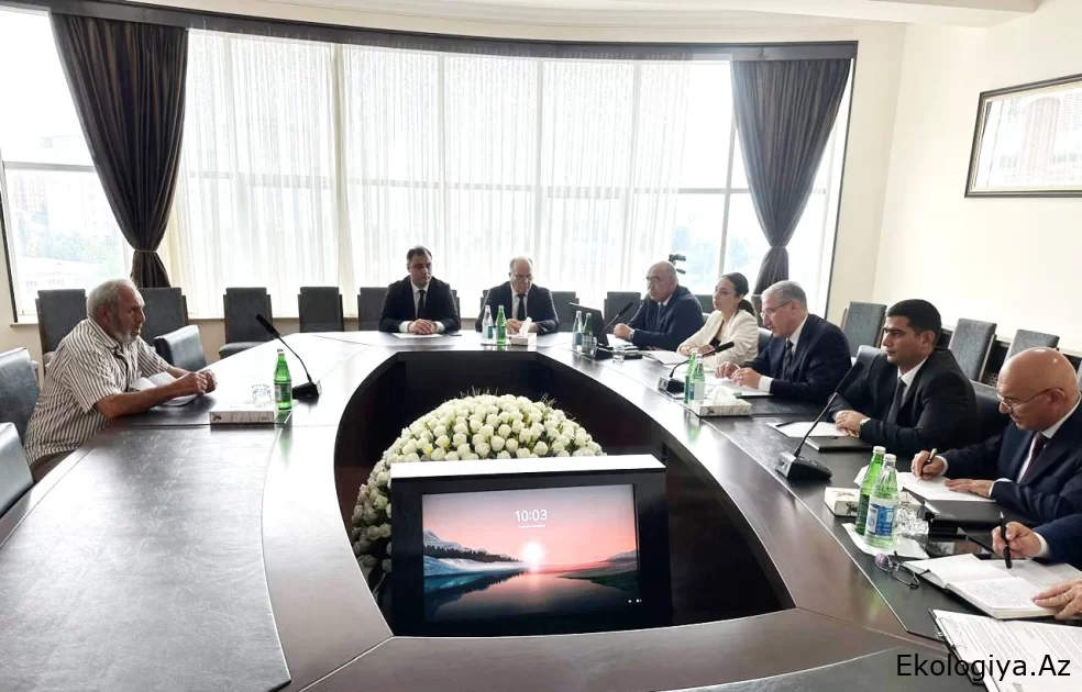 Ekologiya və təbii sərvətlər naziri Naxçıvanda vətəndaşların müraciətlərini dinləyib