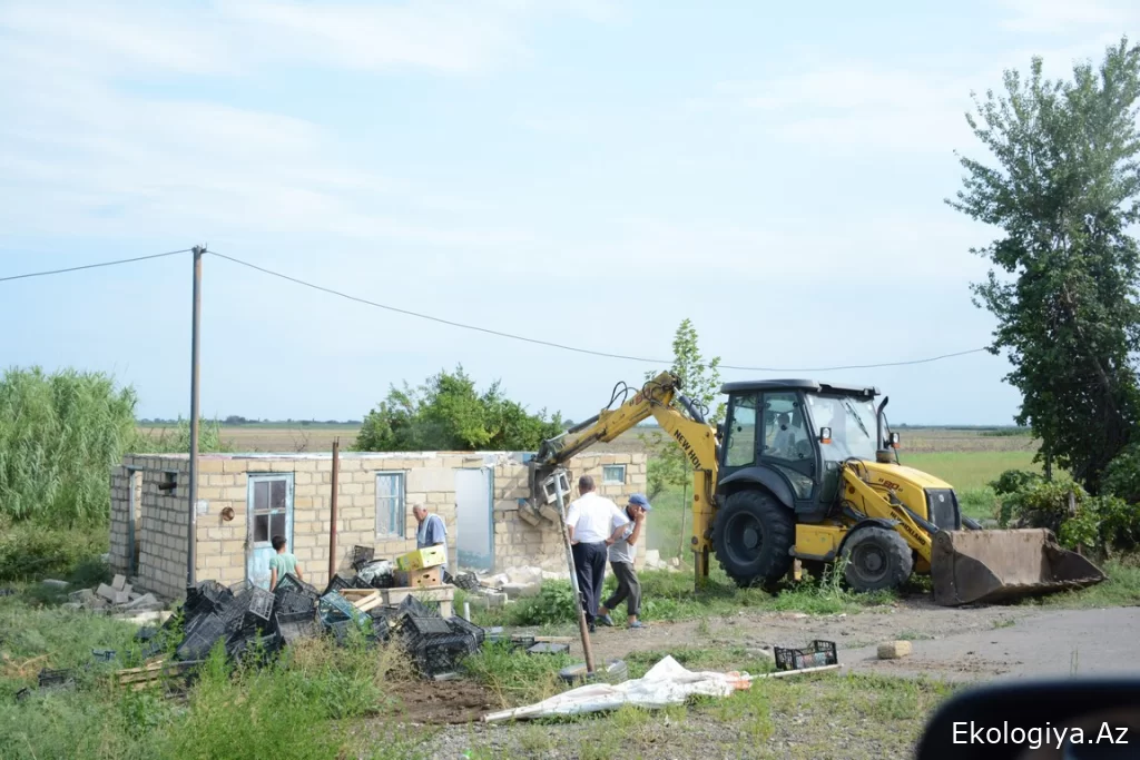 Tərtərdə qanunsuz inşa edilən tikili aşkarlanaraq sökülüb - FOTO
