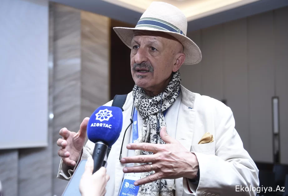 Reza Deqati: Sərgi vasitəsilə COP29-un Azərbaycanda keçirilməsi qərarının təsadüfi olmadığını göstərməyə çalışmışam