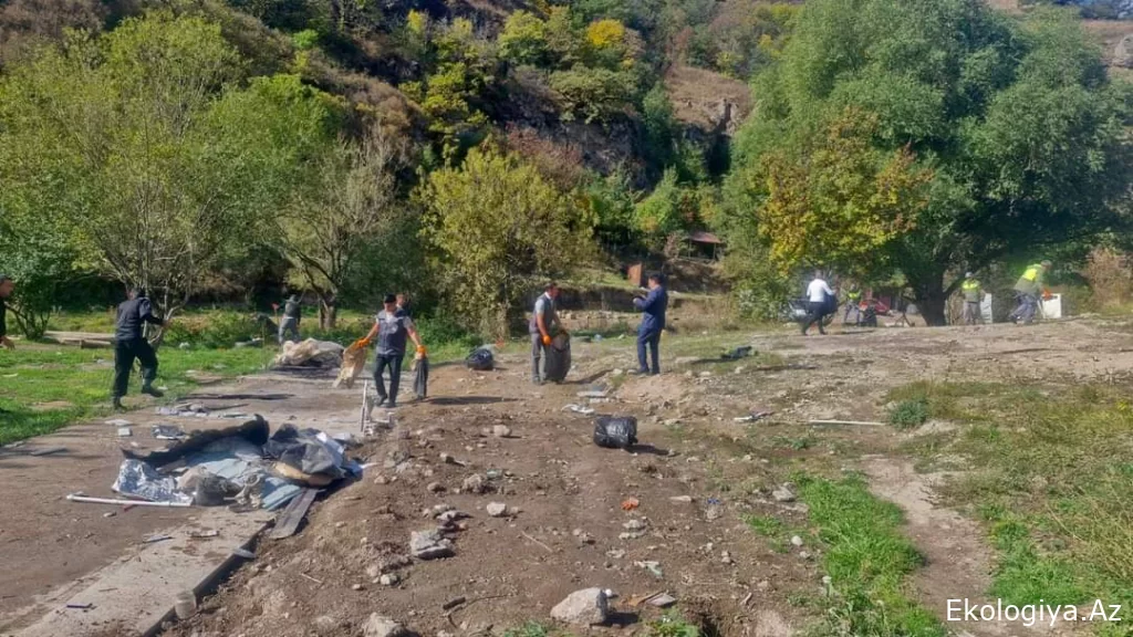Təbiət ərazilərindən 700 kiloqramdan artıq tullantı təmizlənib