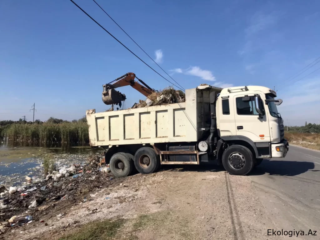 Sabirabad və Saatlı rayonlarının kəsişməsində yerləşən Axmaz adlanan ərazi tullantılardan təmizlənib - FOTO