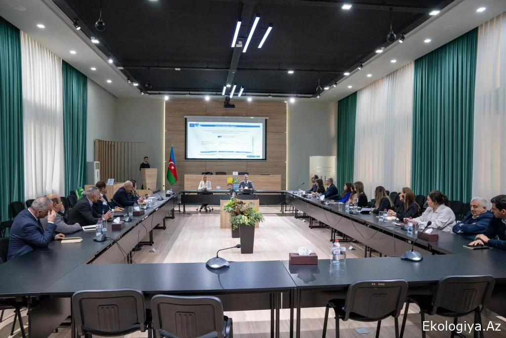 “Dövlət qulluğu vəzifələrinin tutulması məqsədilə müsahibənin keçirilmə qaydaları” mövzusunda təlim keçirilib