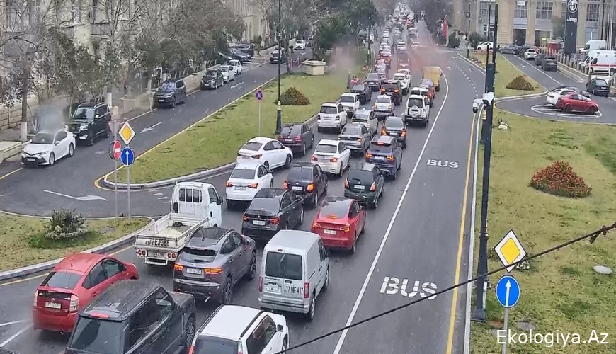 Bakıda sıxlıq olan yollar - SİYAHI