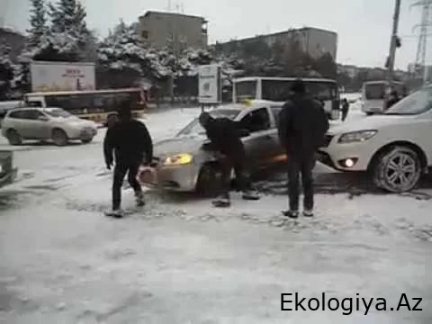 Şaxtalı havada yolda qalan avtomobillərin SAYI