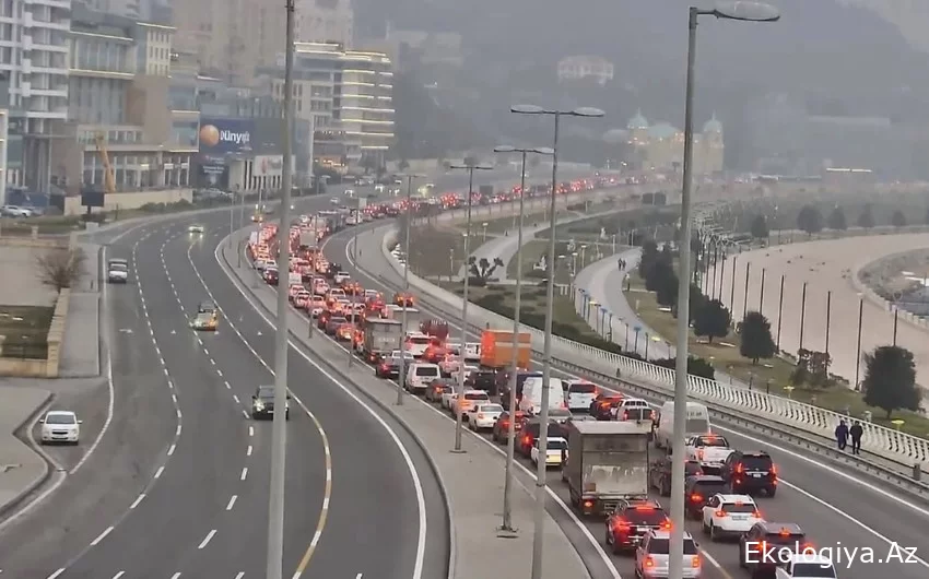 Bakıda 21 istiqamətdə tıxac var - SİYAHI