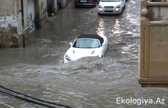 Üstü abad, altı bərbad – Bakını kim xilas edəcək?