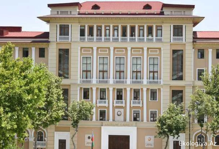 Bakıda COVID-19 xəstələrinə xidmət göstərən tibb işçilərinin maaşlarına əlavənin verilmə müddəti uzadılıb