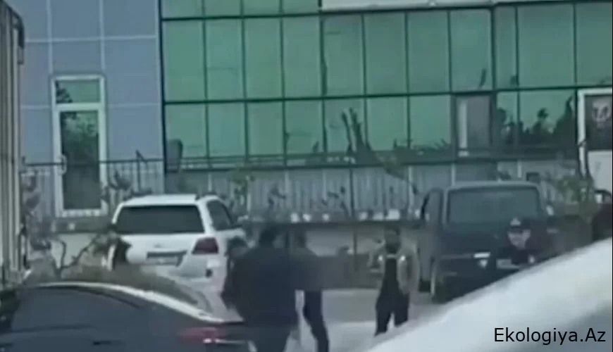 Quba yolunda "Elantra" TIR-ın altına girib - Ölən var