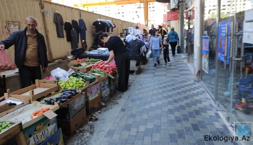 Həzi Aslanovda xaos: Qanunsuz bazar qurdular, polis müdaxilə etdi (FOTOLAR)