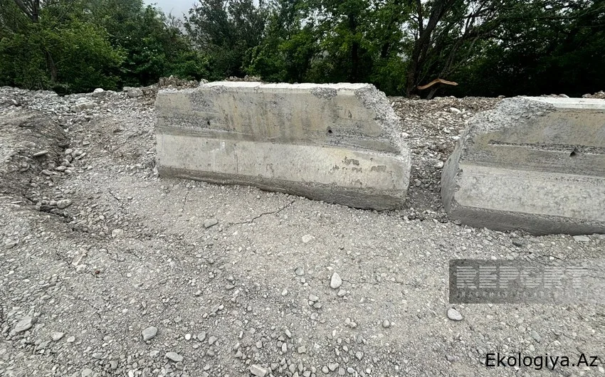 Ağsu aşırımında çətinliklər yaranıb, davamlı yağışlar torpaq sürüşməsi riskini artırıb