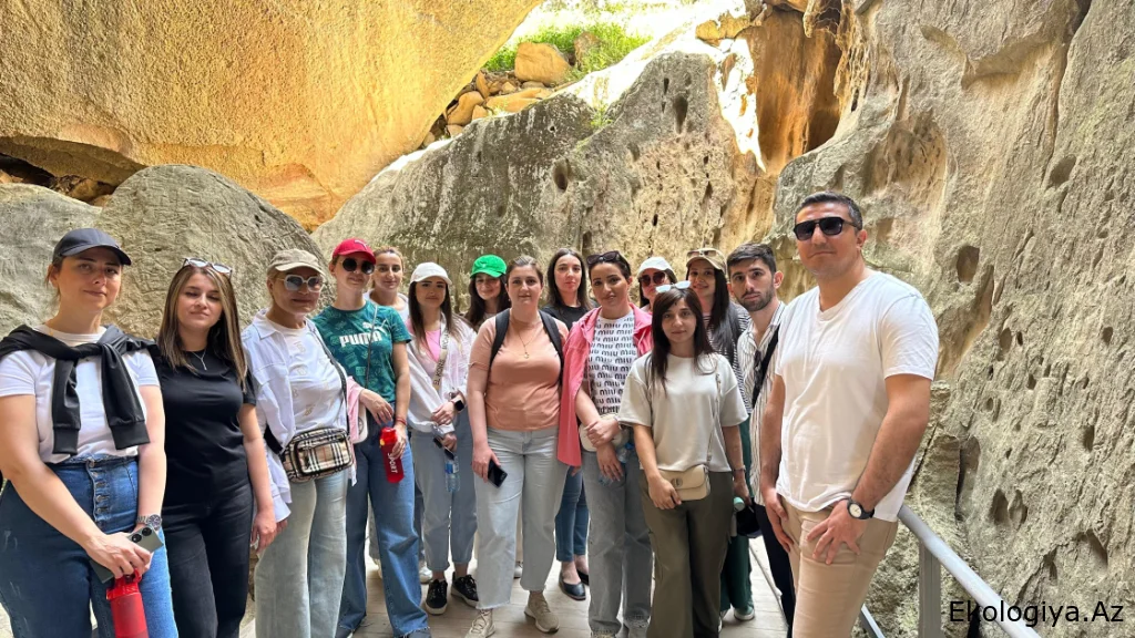 Gənclər çöl tədqiqatında iştirak ediblər