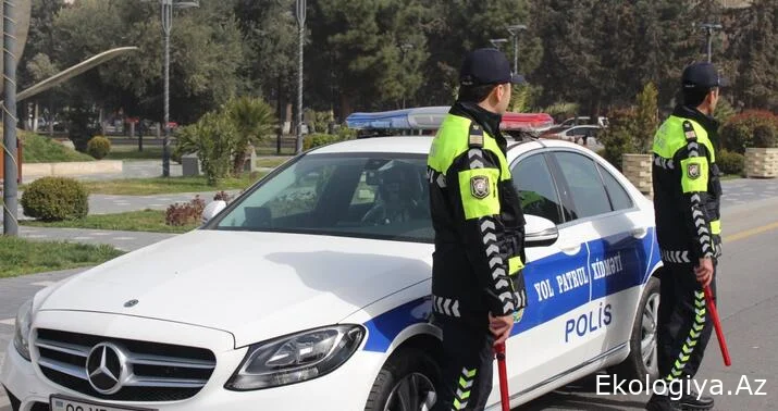Yol polisi ani yağış zamanı yollarda yaranan təhlükələrlə bağlı sürücülərə xəbərdarlıq edib