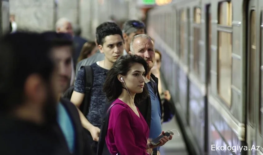 Bakı metrosundan istifadə edənlərin DİQQƏTİNƏ