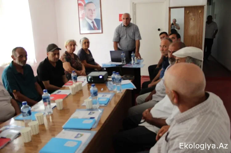 AİİB İSTELAHKÇILARI MARİFLƏNDİRİR