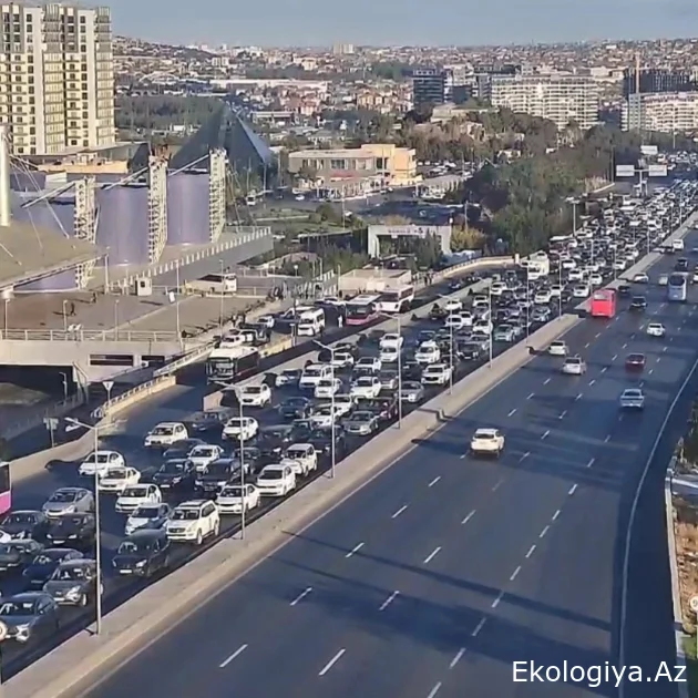 Bakının bəzi yollarında sıxlıq yaranıb