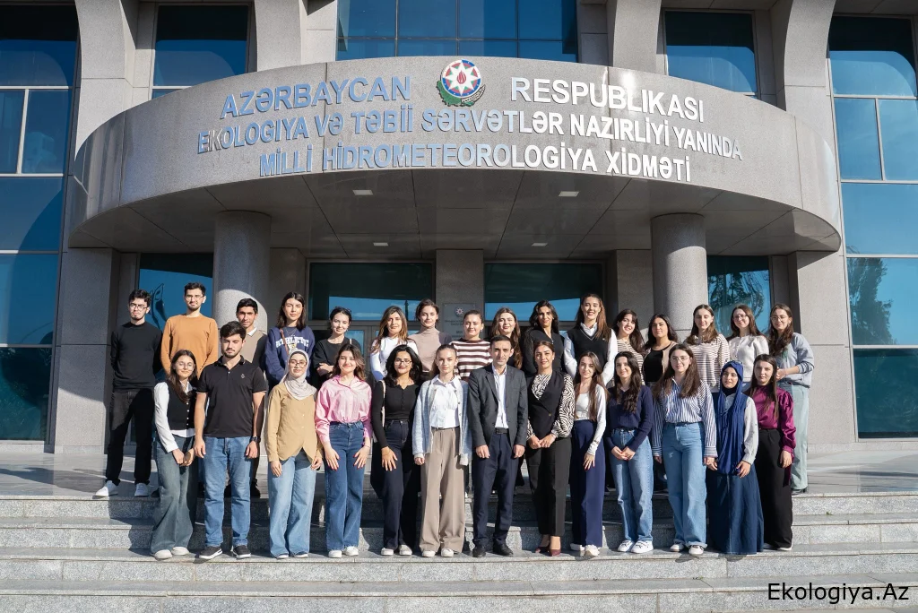 “II Yaşıl düşüncə maarifləndirmə proqramı”nın iştirakçıları Milli Hidrometeorologiya Xidmətində ekskursiyada olublar
