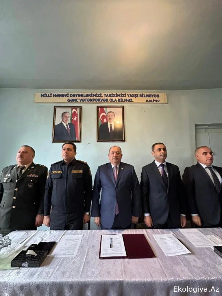 Əziz Əzizov Bahar qəsəbəsində səyyar qəbul keçirib - FOTO