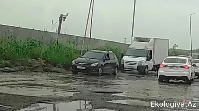 Xırdalanda yol yararsız hala düşüb, alternativi də yoxdur - NARAZILIQ/ VİDEO