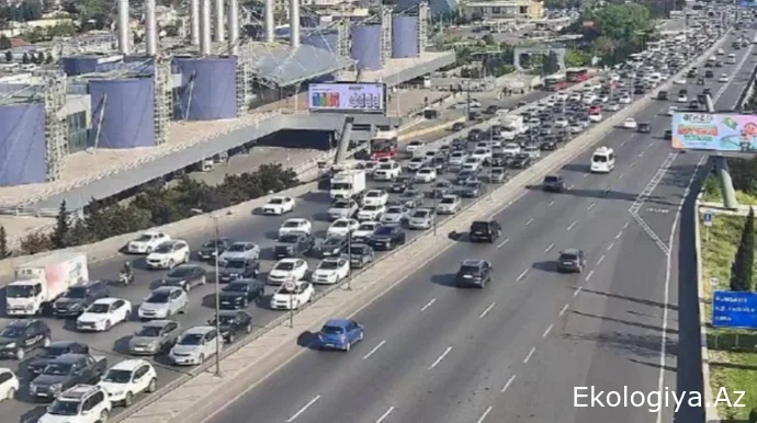 Bakının bir sıra yollarında tıxac yaranıb