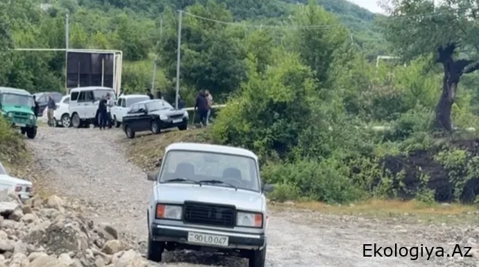 Ağsuçayda suyun səviyyəsi qalxıb, Şamaxının dağ kəndlərinə gedən yol bağlanıb - VİDEO