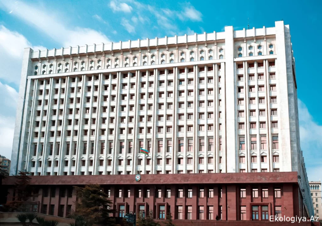 Dövlət qulluqçularının təltif edilməsi haqqında Azərbaycan Respublikası Prezidentinin Sərəncamı