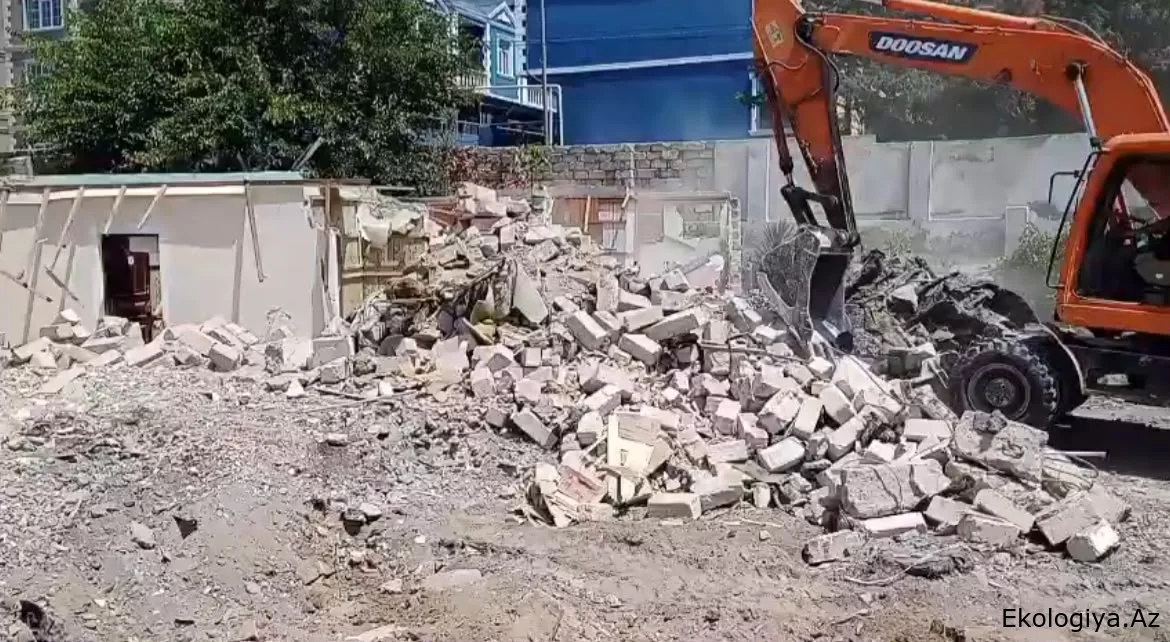 "Laza" hotelində söküntü: FHN səlahiyyətimiz deyil dedi, araşdırmanı Abşeron RİH aparır